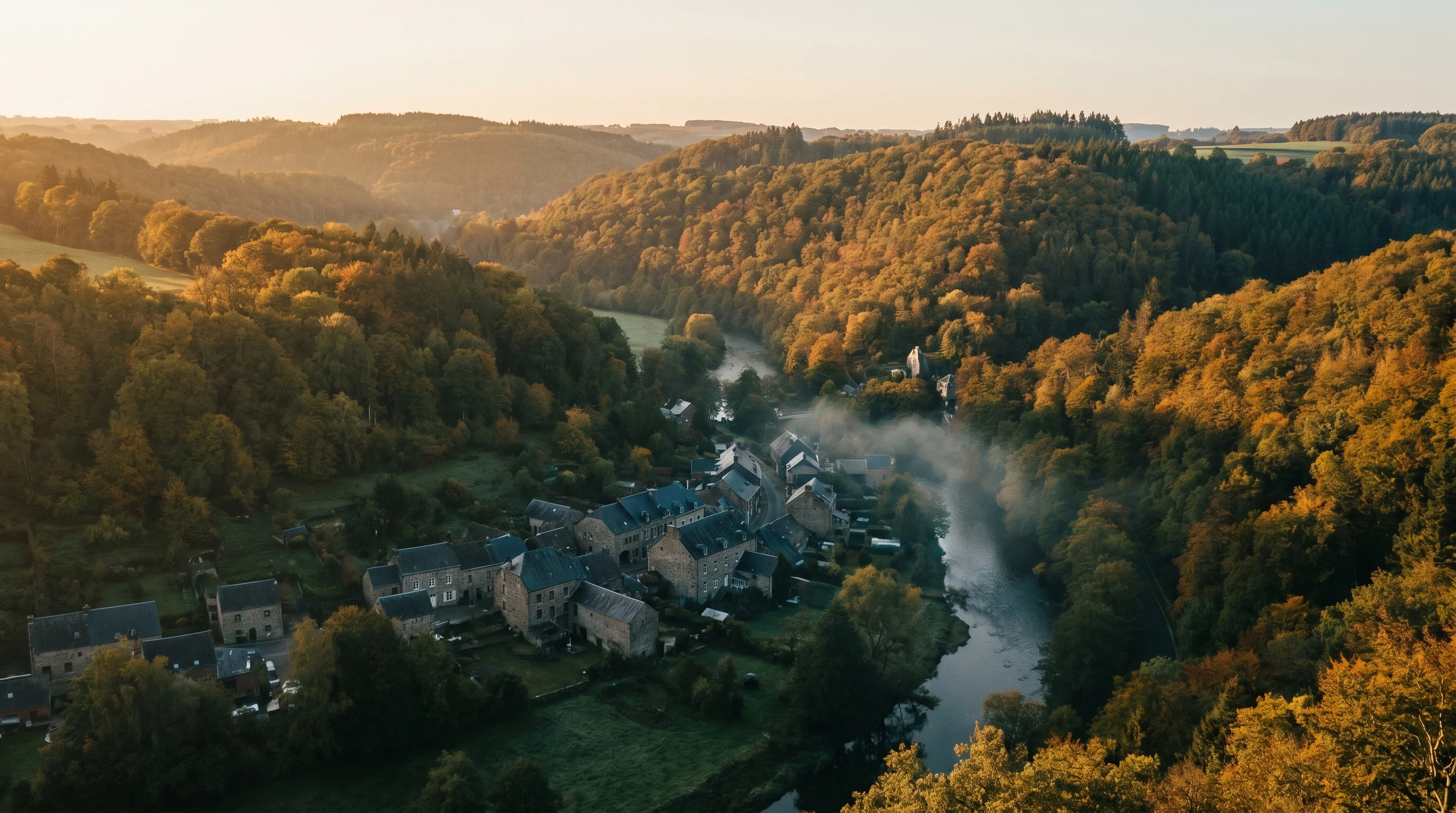 Paysage de la province de Luxembourg au coucher du soleil